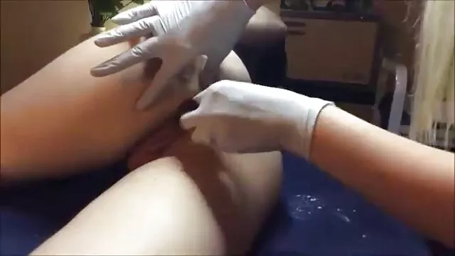 Agente femenina amateur frota el peliculas de tetonas en español coño de sus clientes