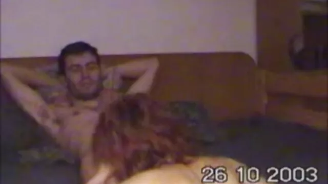 Chica pelicula parodia porno sexy en lencería roja Sydney Cole monta una polla larga y dura