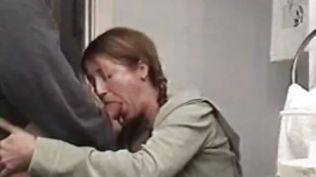 Nena pelirroja caliente Anne Swix desea un cohete peliculas calientes para adultos carnoso dentro de ella