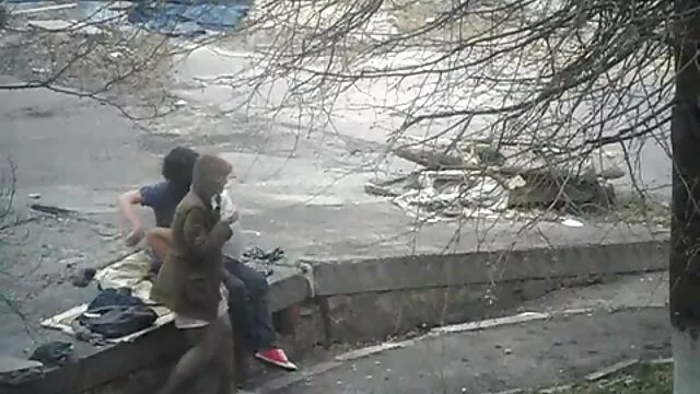 Adolescente Yhivi peliculas de sexso gratis recibe una gran polla negra en la piscina