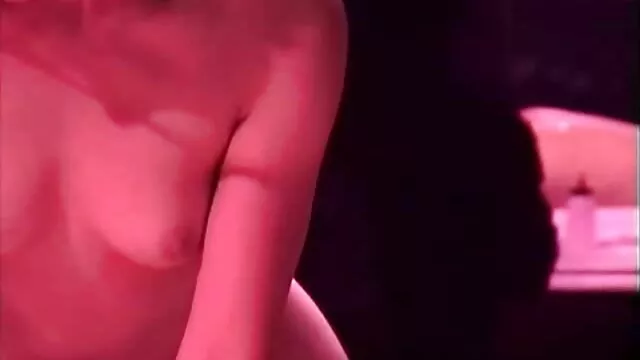 Granny Kata mamando la polla subtitulos en español xxx de Robs y siendo martillada duro