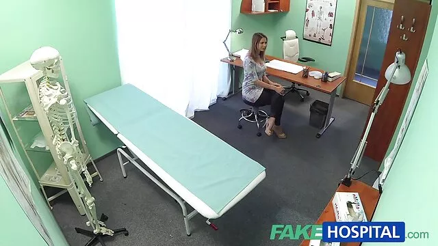 Puta de pelo rosa gratis peliculas eroticas tetona se folla a un policía en el coche