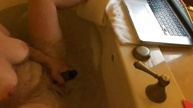 Rubia eyacula leche peliculas xxx 2018 de tetas en una gran polla negra y se la folla