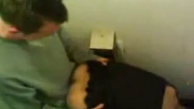 Mira a mi MILF videos porno de peliculas con un enorme juguete negro en el culo
