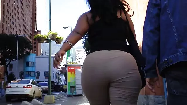 Ella xxx animado en español no estaba enojada con el creampie, no se regocijaba solo aceptaba